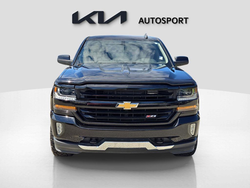 2018 Chevrolet Silverado 1500 LT photo 2