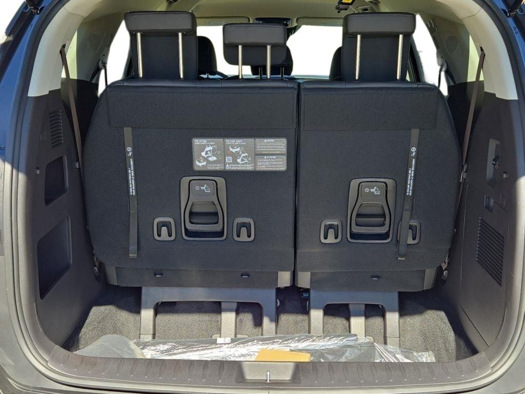 2026 Kia Carnival LXS - Photo 13