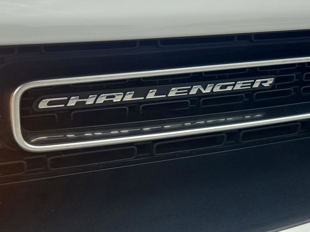2022 Dodge Challenger R/T photo 4