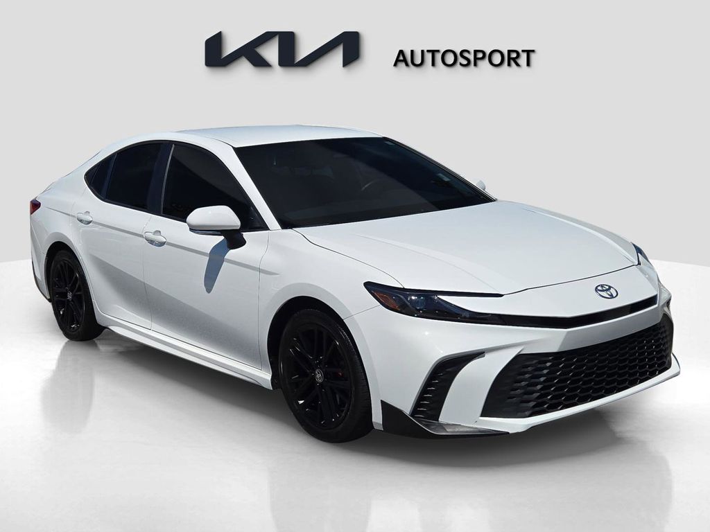 2025 Toyota Camry SE photo 3