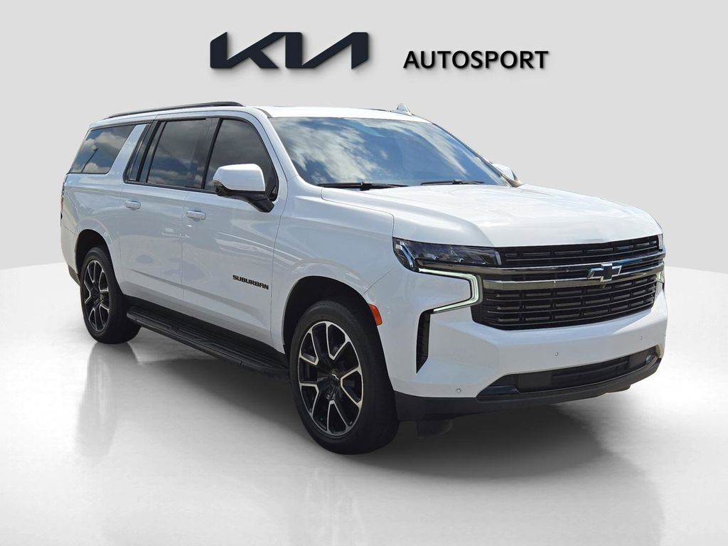 2021 Chevrolet Suburban RST photo 3