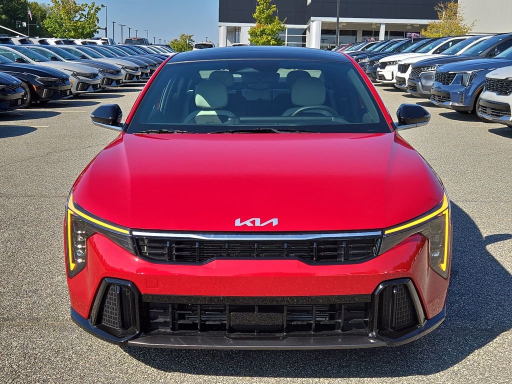 2025 Kia K4 GT-Line photo 2