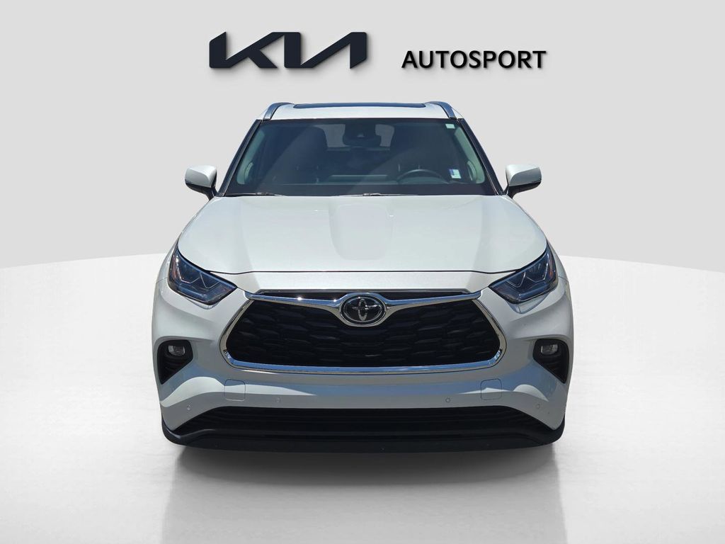 2023 Toyota Highlander Limited photo 2