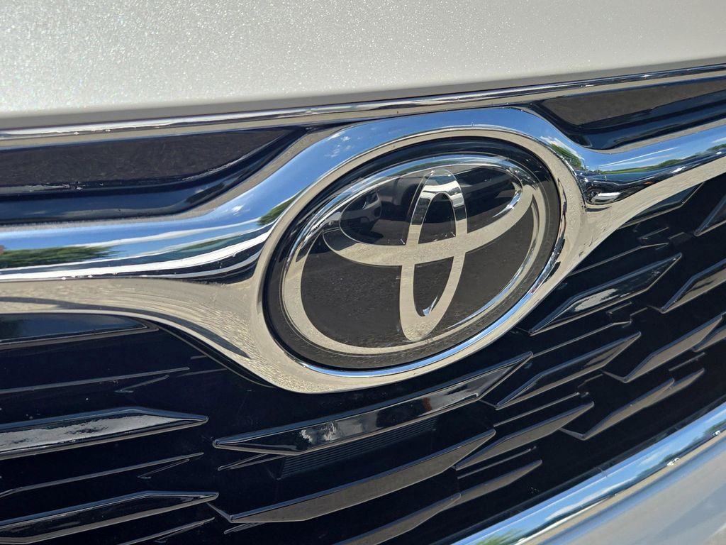 2023 Toyota Highlander Limited photo 4