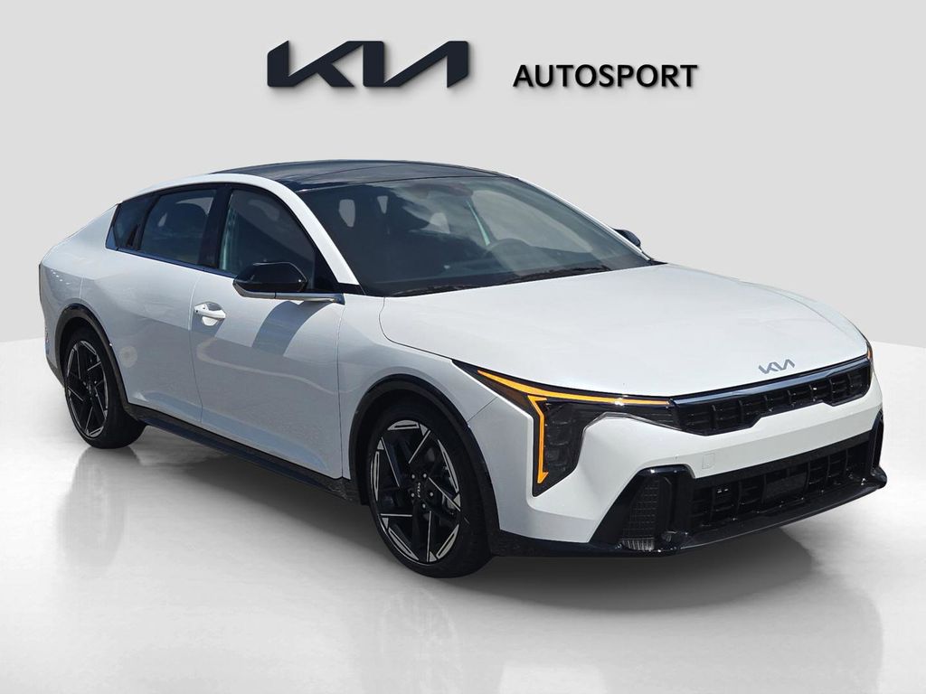2025 Kia K4 GT-Line photo 3