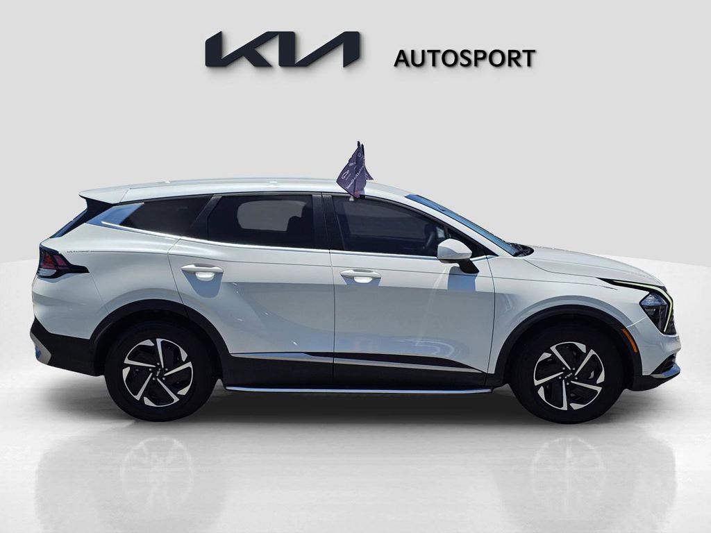 2023 Kia Sportage Hybrid LX photo 4
