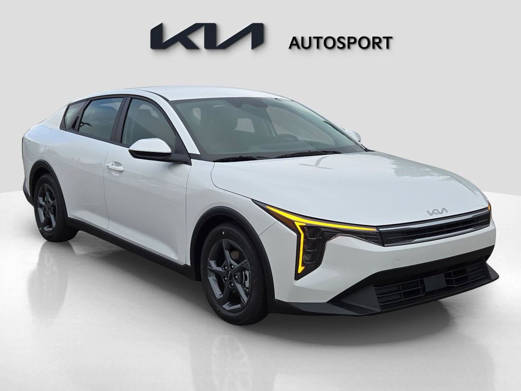 2025 Kia K4 LXS photo 2