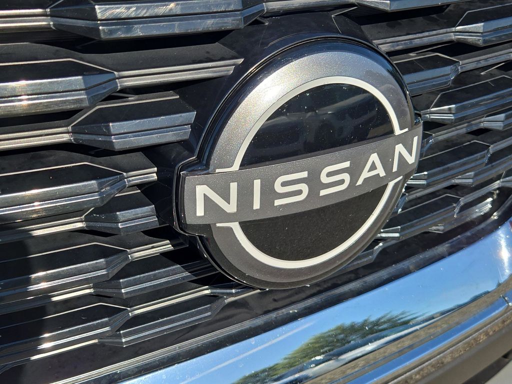 2022 Nissan Rogue SV photo 4