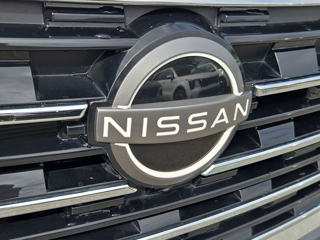 2024 Nissan Rogue SL photo 3