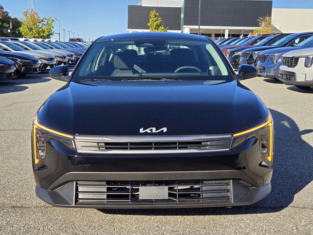 2025 Kia K4 LXS photo 2