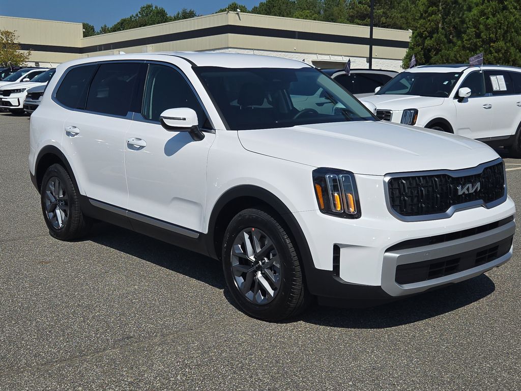 2025 Kia Telluride LX photo 3
