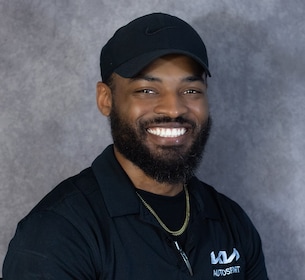 Staff member Jimmy Reed from ID_372f4fe81006