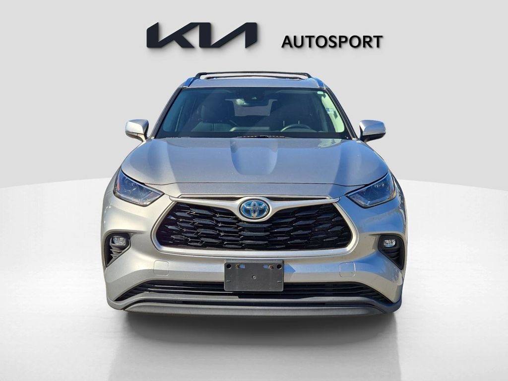 Used 2021 Toyota Highlander Hybrid XLE SUV