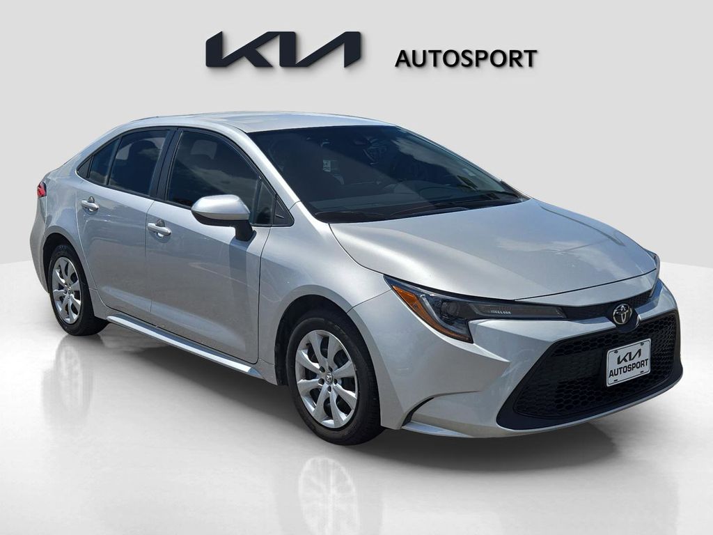 2022 Toyota Corolla LE photo 3