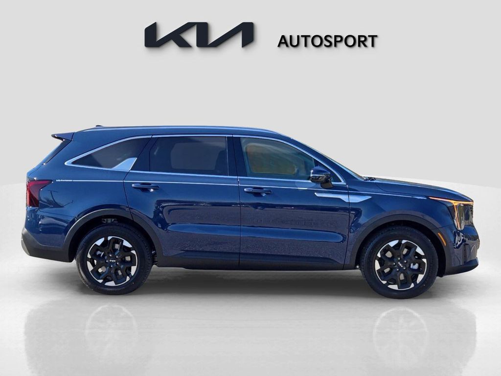 2025 Kia Sorento S photo 4