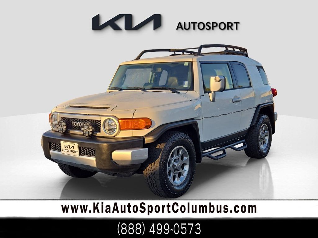2013 Toyota FJ Cruiser Base's photo