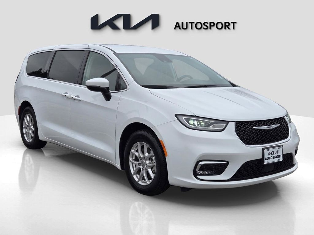 Used 2023 Chrysler Pacifica Touring L Van Passenger Van