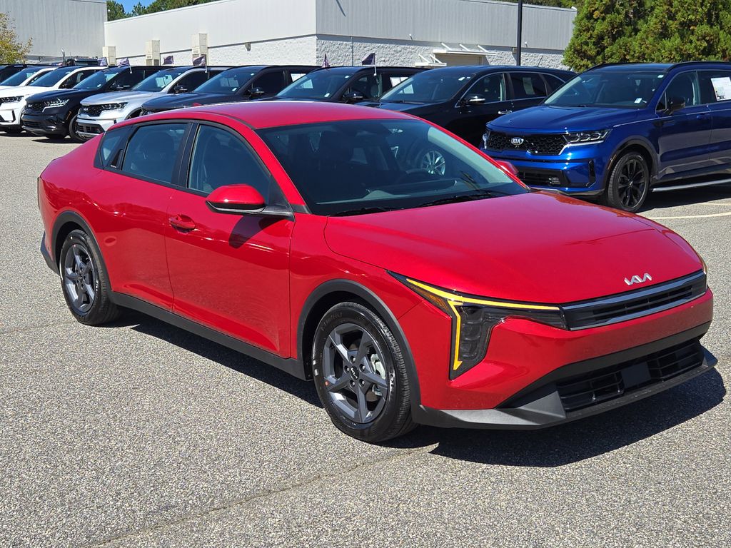 2025 Kia K4 LXS photo 3