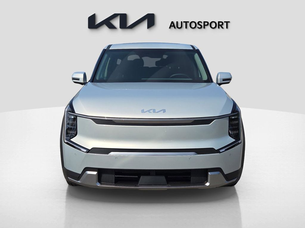 2026 Kia EV9 Light Long Range photo 2