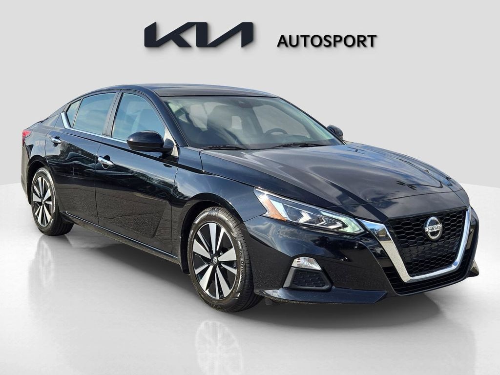 Used 2021 Nissan Altima 2.5 SV Sedan