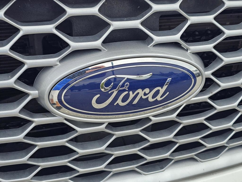 2023 Ford Edge SEL photo 3