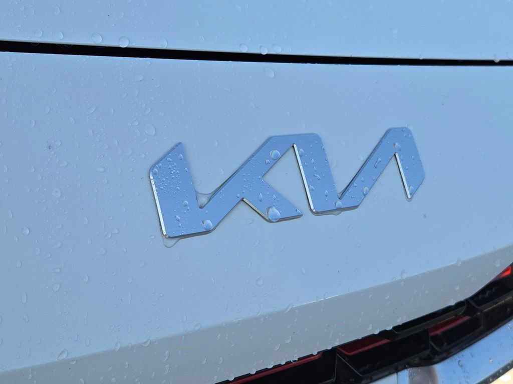 2024 Kia Forte GT-Line photo 4