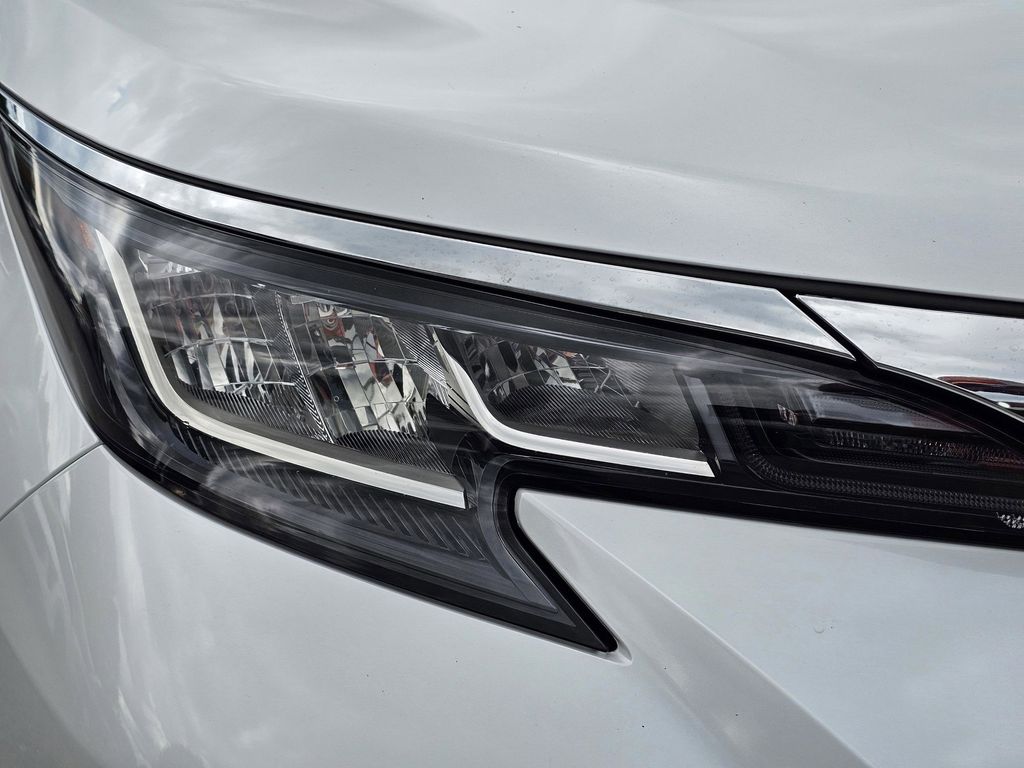 2023 Toyota Sienna XLE photo 4