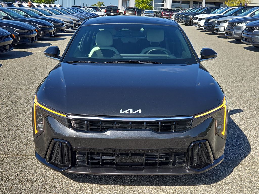 2025 Kia K4 GT-Line photo 2