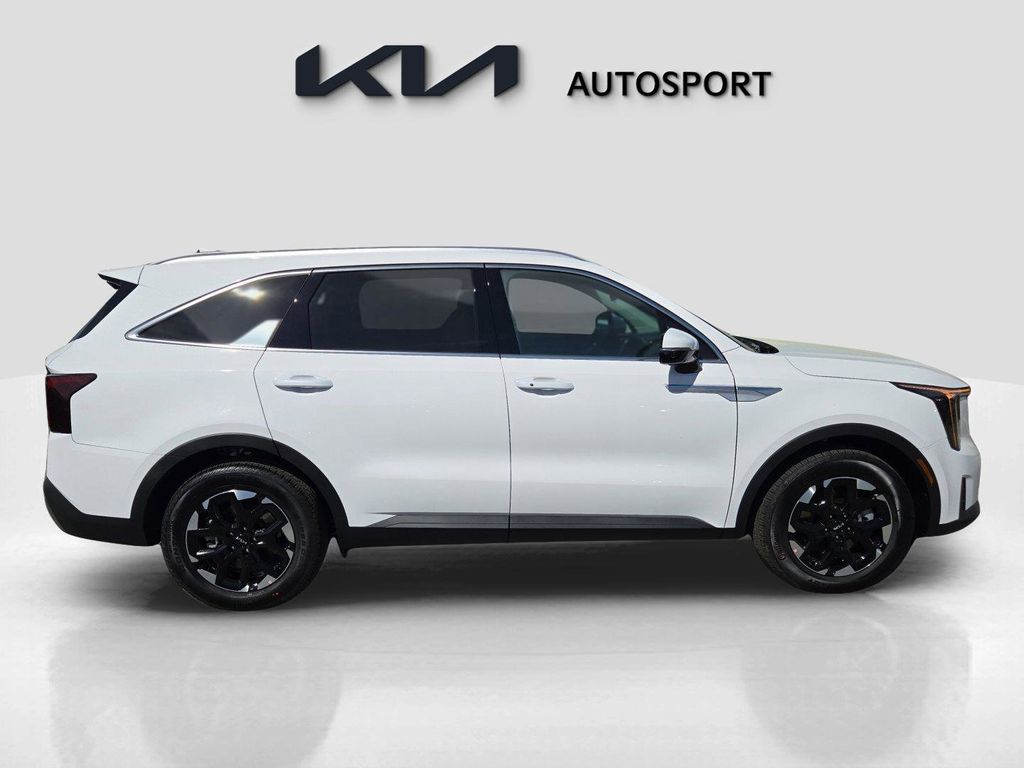2025 Kia Sorento S photo 3