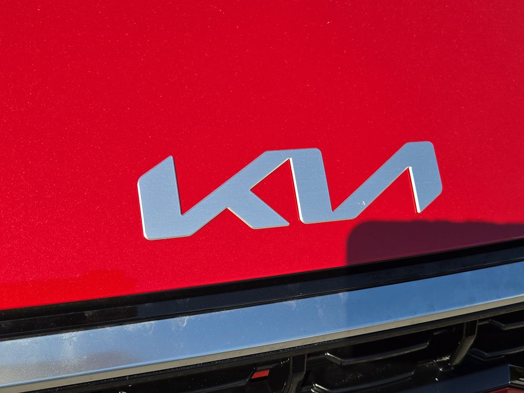 2025 Kia K4 GT-Line photo 4