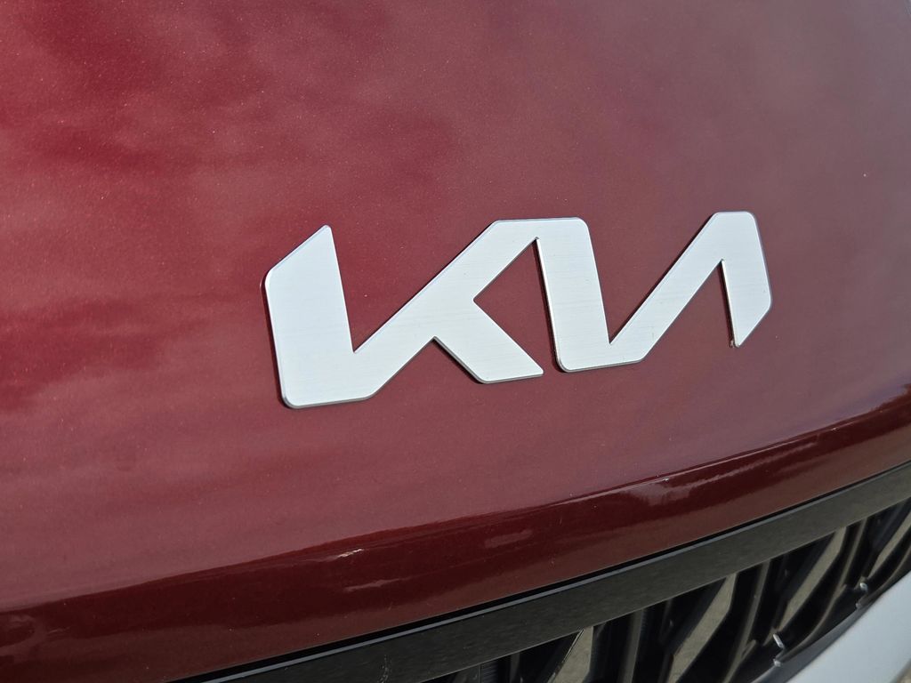 2025 Kia Carnival LXS photo 3