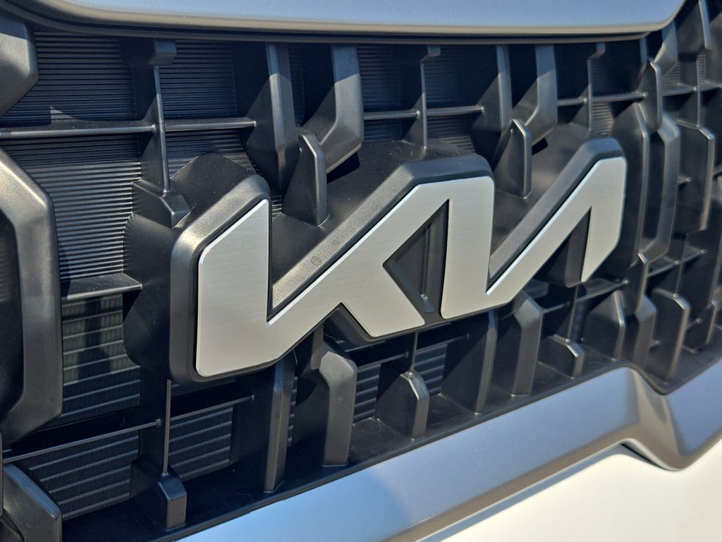 2025 Kia Telluride LX photo 4