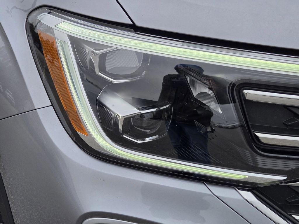 Used 2025 Volkswagen Atlas 2.0T SE w/Technology SUV