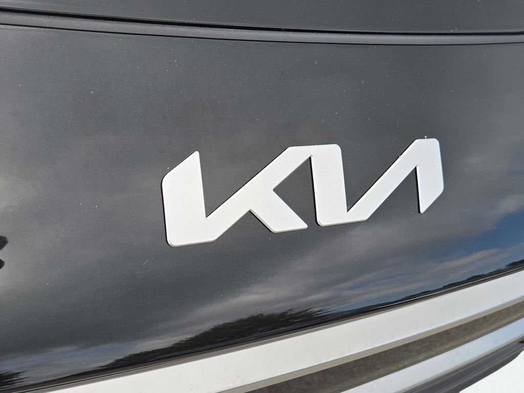 2025 Kia Niro EX Touring photo 2