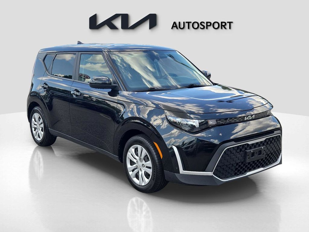 2023 Kia Soul LX photo 3