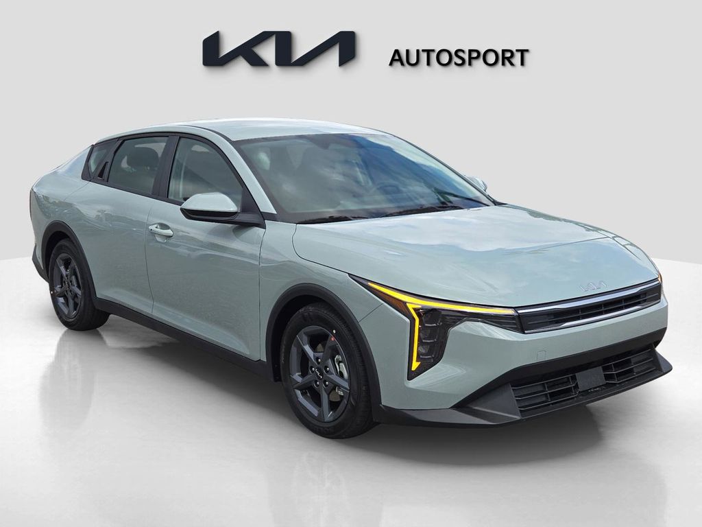 2025 Kia K4 LXS photo 3