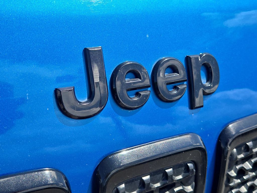 2021 Jeep Cherokee Latitude photo 4