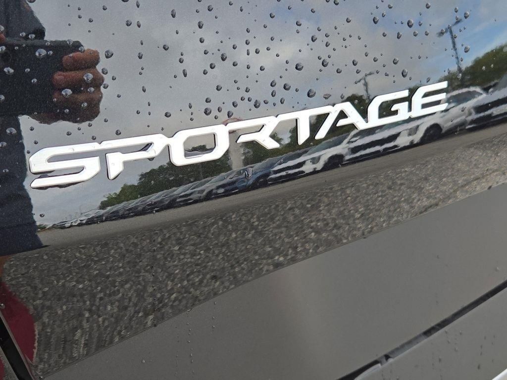 2026 Kia Sportage LX Hybrid - Photo 13