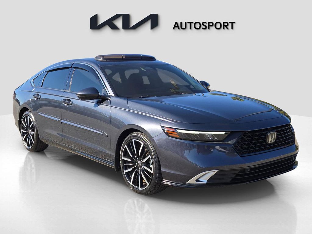 2023 Honda Accord Hybrid Touring photo 2
