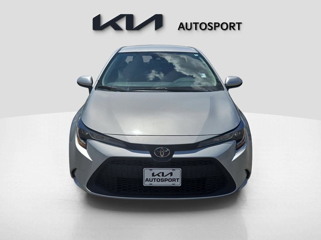 2022 Toyota Corolla LE photo 2