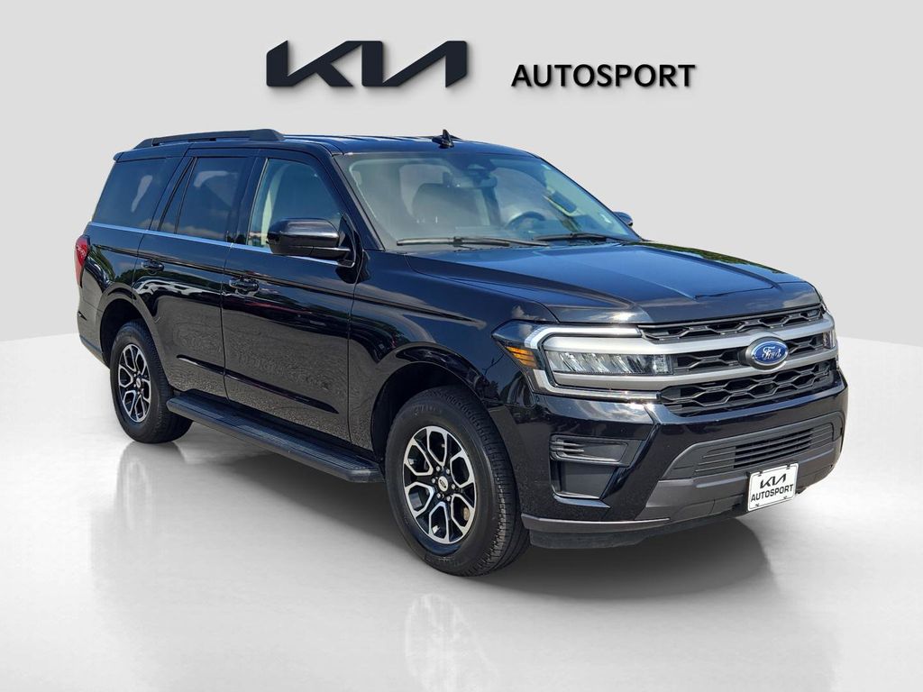 2024 Ford Expedition XLT photo 2