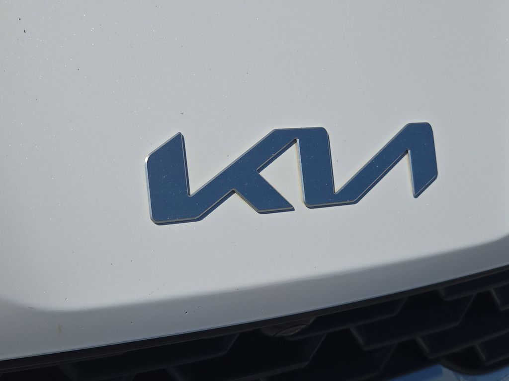 2022 Kia K5 EX photo 3