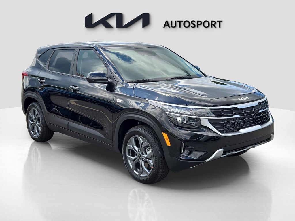 2025 Kia Seltos LX photo 2