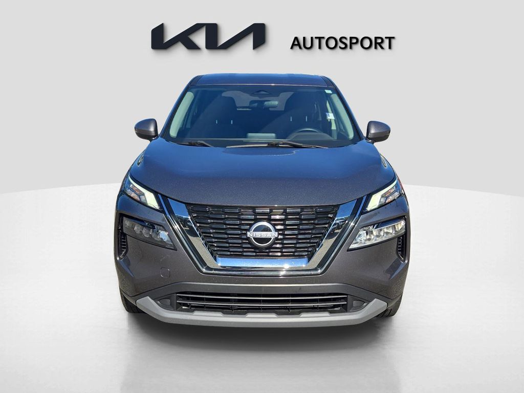 2022 Nissan Rogue SV photo 2
