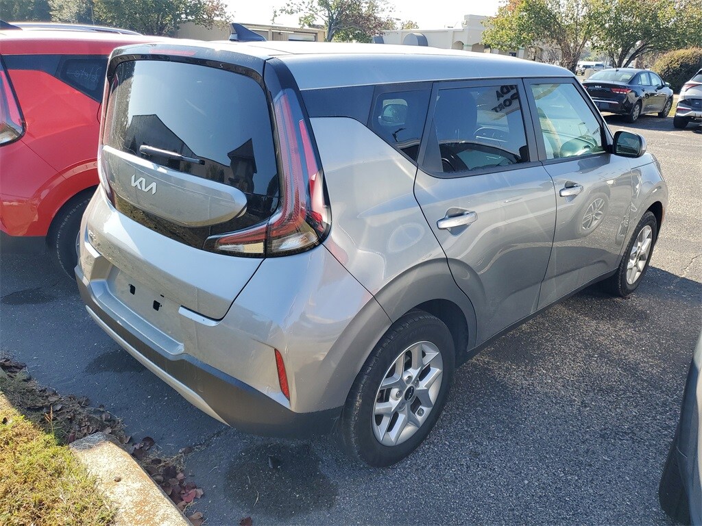 2024 Kia Soul LX photo 4