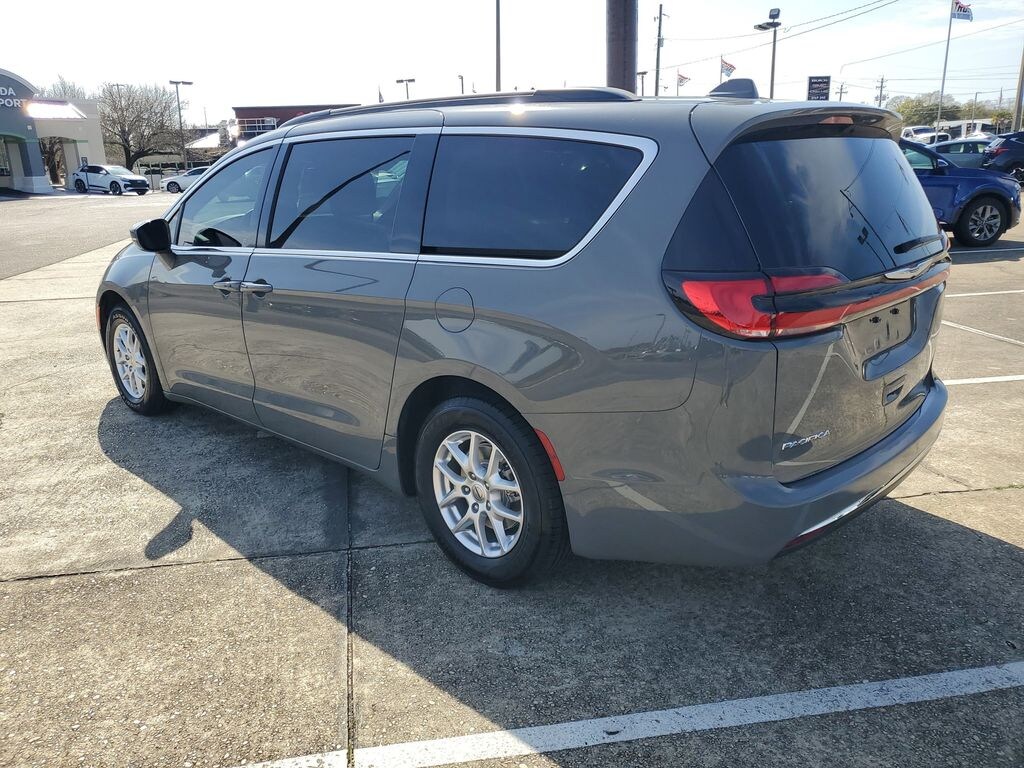 Used 2022 Chrysler Pacifica Touring L Minivan/Van