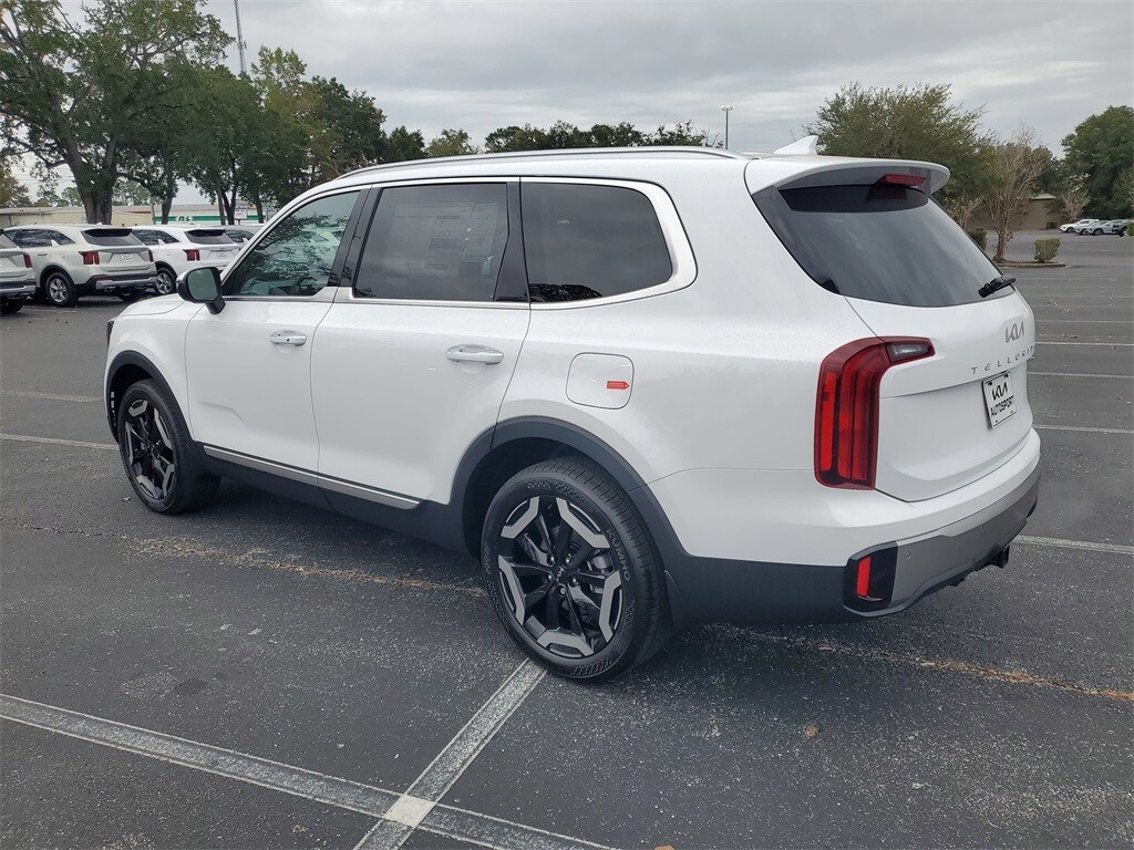 2025 Kia Telluride S photo 2