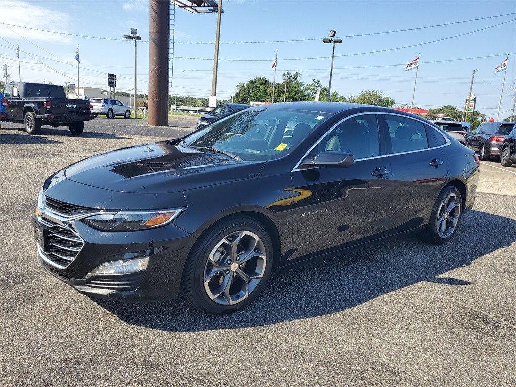 2024 Chevrolet Malibu 1LT photo 2
