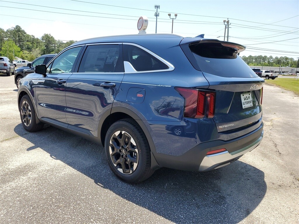2025 Kia Sorento S photo 3