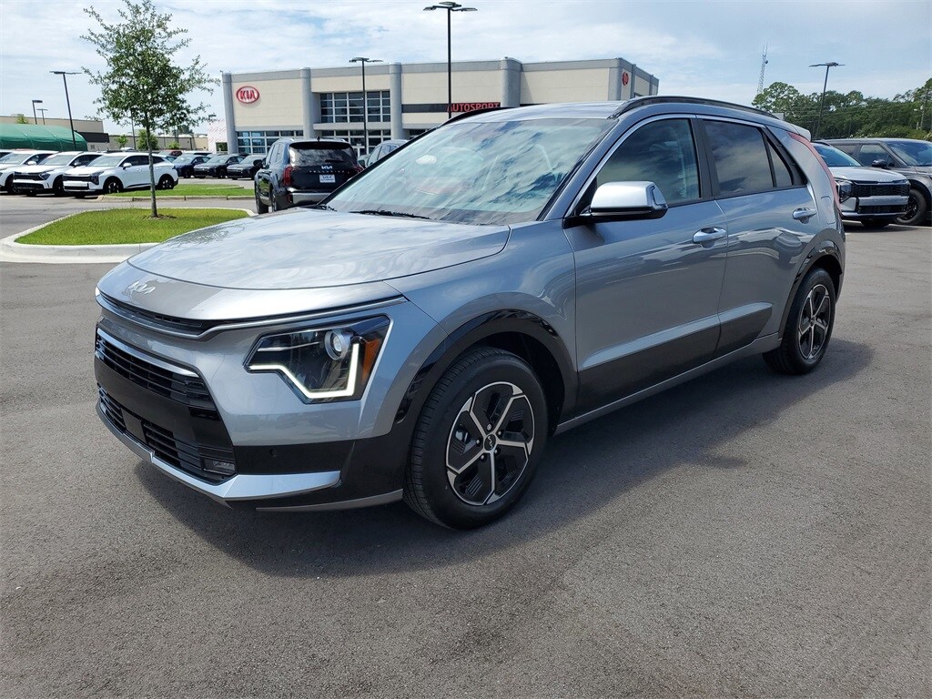 2025 Kia Niro SX photo 2